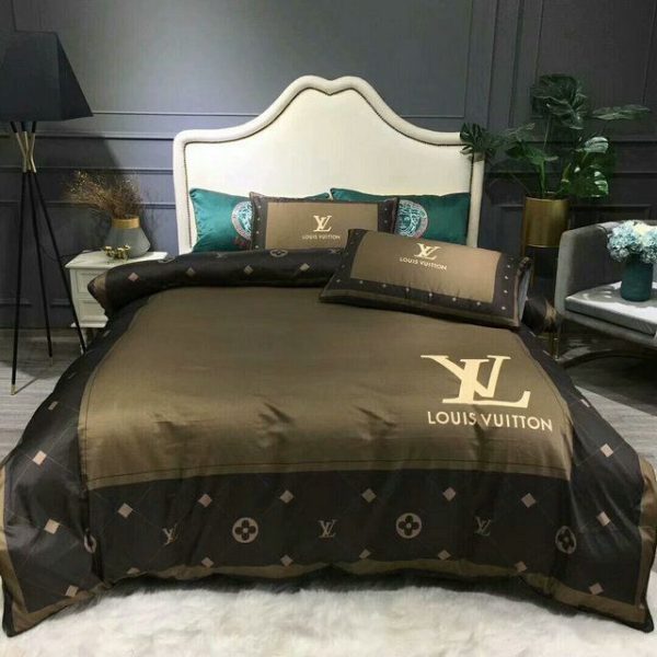 Luxury Louis Vuitton Green and Black Bedding Set - REVER LAVIE