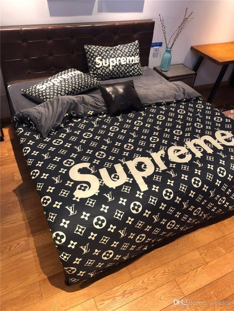 Luxury Louis Vuitton x Supreme Black Monogram Bedding Set REVER LAVIE