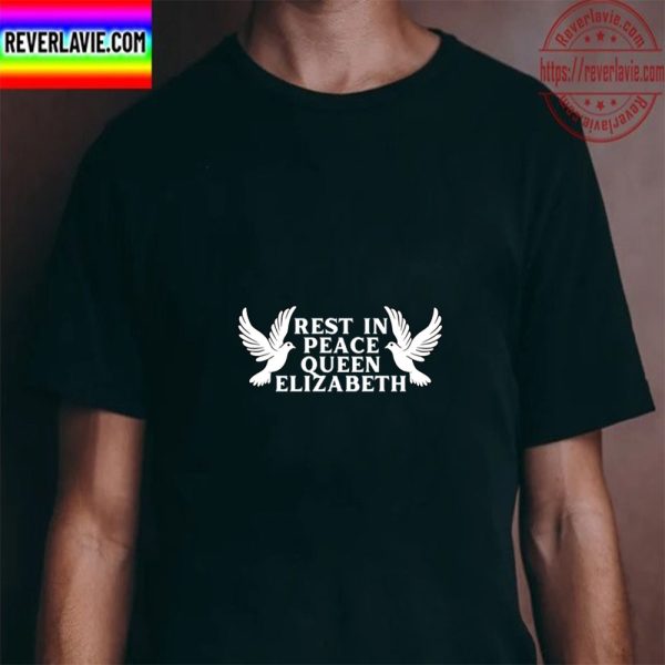 RIP Queen Elizabeth II 1926-2022 With Doves Unisex T-Shirt