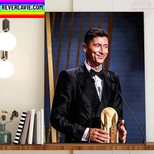 Robert Lewandowski Wins The Gerd Muller Award Striker Of The Year Home Decor Poster Canvas