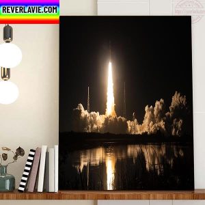 NASA Artemis Is In Flight To The Moon Home Decor Poster Canvas