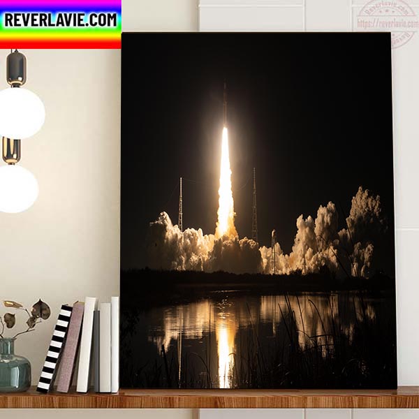 NASA Artemis Is In Flight To The Moon Home Decor Poster Canvas NASA Artemis Is In Flight To The Moon Home Decor Poster Canvas