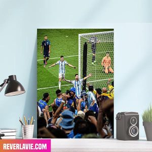 The King Celebrating With His People – Lionel Messi Team Argentina FIFA World Cup 2022 Home Decor Canvas-Poster