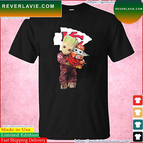 Groot Hug Baby Yoda Kansas City Chiefs T-Shirt Groot Hug Baby Yoda Kansas City Chiefs T-Shirt
