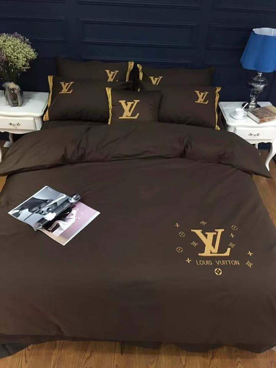 Best Louis Vuitton Basic Golden Logo Bedding Set Best Louis Vuitton Basic Golden Logo Bedding Set