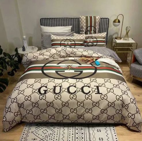 Gucci Bee Big Logo In Monogram Background With Stripe Duvet Cover Set Gucci Bee Big Logo In Monogram Background With Stripe Duvet Cover Set