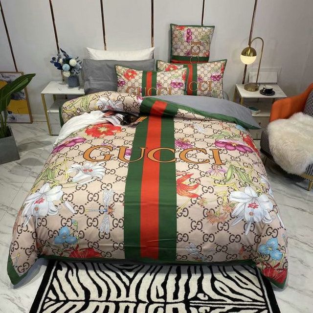 Gucci Floral With Vintage Web Bedding Set King Gucci Floral With Vintage Web Bedding Set King