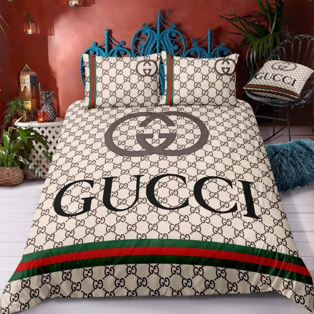 Gucci Logo In Monogram Background With Signature Stripe Bedding Set Queen Gucci Logo In Monogram Background With Signature Stripe Bedding Set Queen