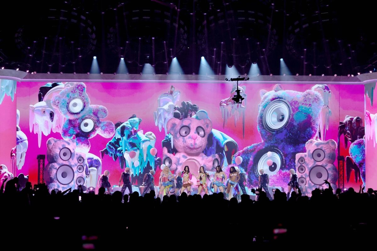 katseye performs american music awards 02